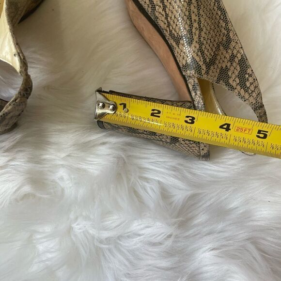 Bill Blass leather snake skin print beige & taupe open toe sandals size 9.5 - Picture 10 of 10